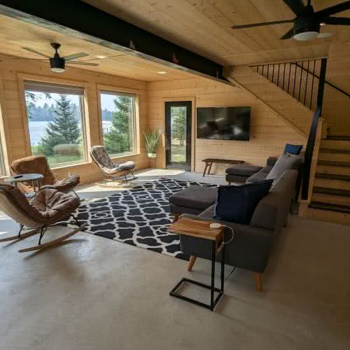 Das Smile Awhile bietet einen sicheren, schl&uuml;ssellosen Zugang und eine gut beleuchtete Au&szlig;enfassade, wodurch ein sicherer und einfacher Self-Check-in f&uuml;r alle unsere G&auml;ste erm&ouml;glicht wird.